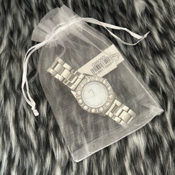 GUESS Woman’s Silver Watch - Picture 6 of 6